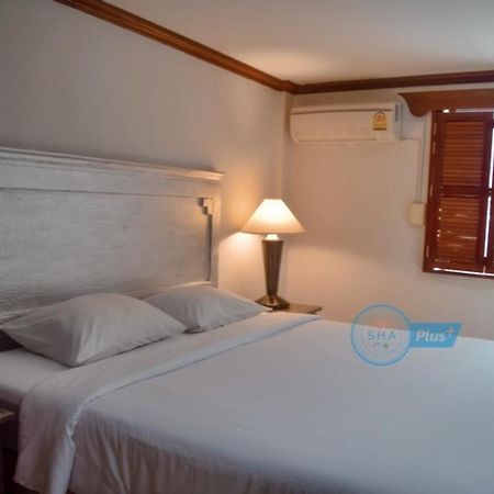 Готель Le Tanjong House Patong Екстер'єр фото