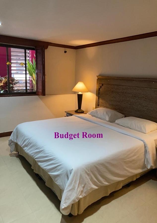 Готель Le Tanjong House Patong Екстер'єр фото