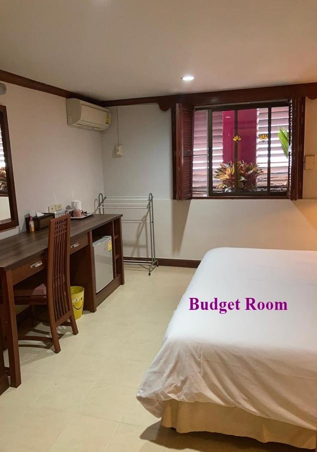 Готель Le Tanjong House Patong Екстер'єр фото